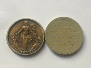 Jeton De Nuremberg Du XVIème Siècle Au Globe Crucigère - Bronze/Laiton